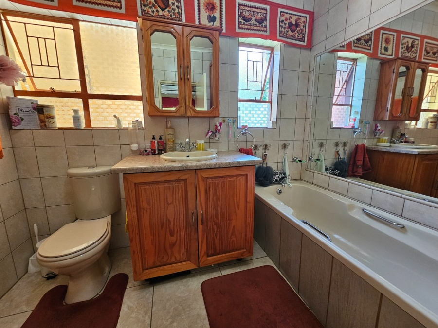 5 Bedroom Property for Sale in Panorama Free State